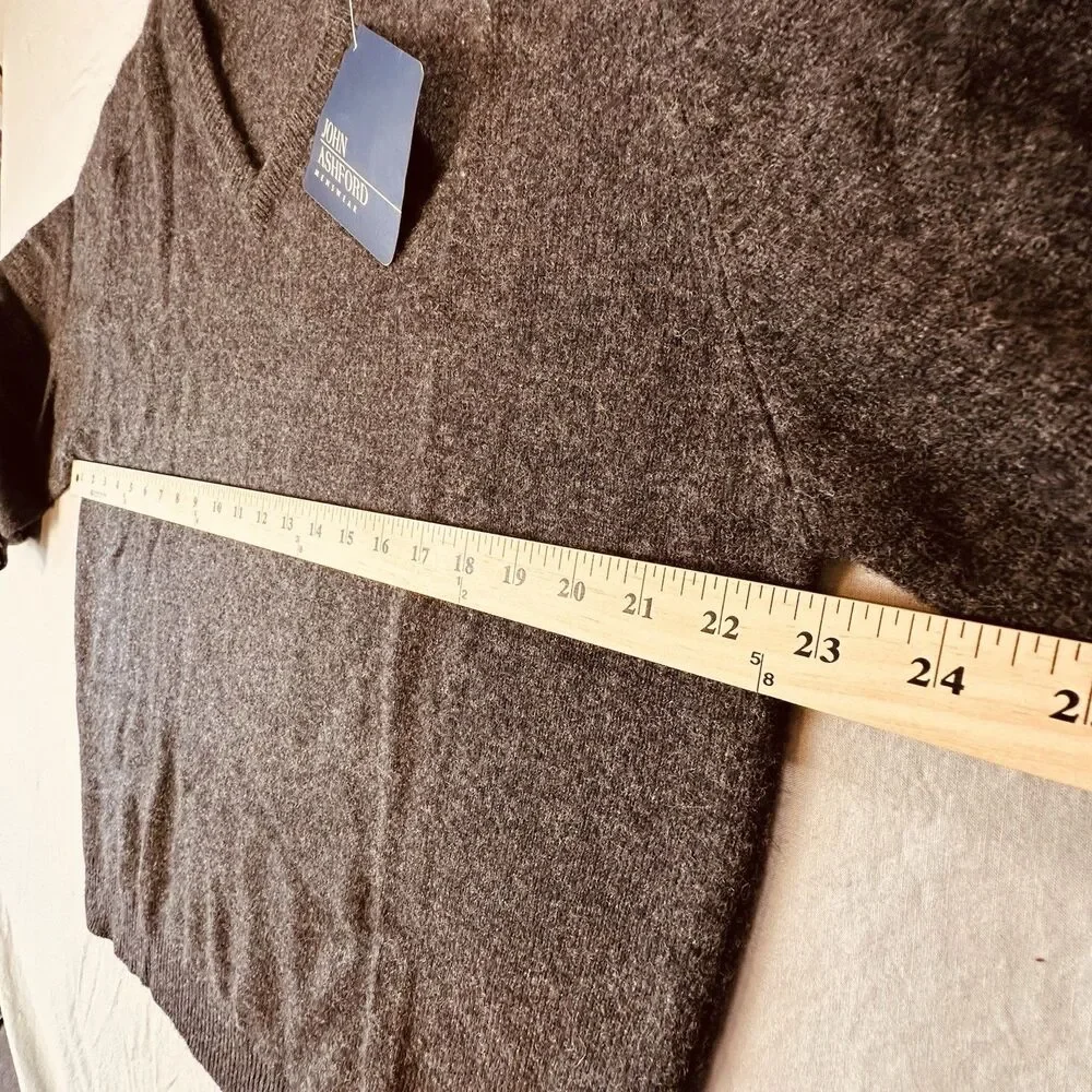 John Ashford 100% Lambswool V Neck Men’s L Gray Pullover Sweater NWT